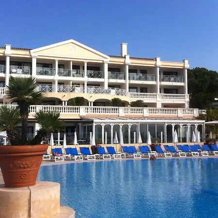 Sea Views And Beautiful Pool דירה *
