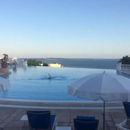 Sea Views And Beautiful Pool דירה