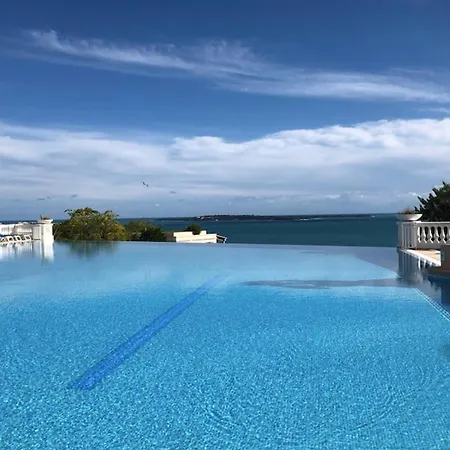 דירה Sea Views And Beautiful Pool