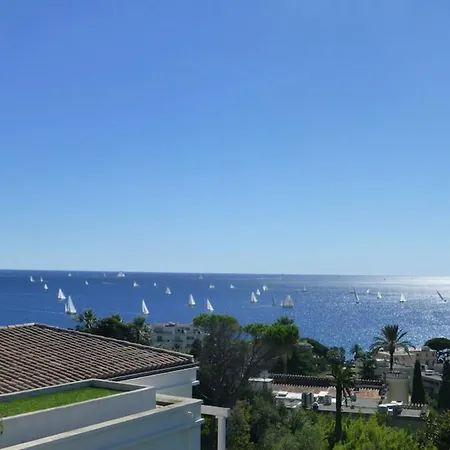 Sea Views And Beautiful Pool דירה *